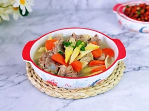 Nấu canh măng xương bồi bổ sức khỏe những ngày thời tiết thất thường