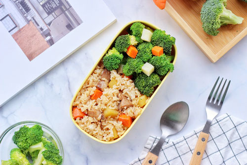 Bật mí cách làm cơm sườn cực nhanh gọn cho dân văn phòng