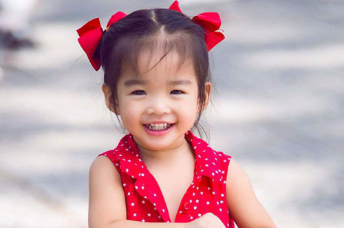 Siêu mẫu Xuân Lan khoe con gái xinh, tự nhận "nét nghiêng thần thánh của mẹ"