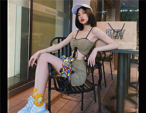 Quên Ngọc Trinh đi, hot girl trà sữa này mới là tuyệt phẩm với vòng eo chỉ 52cm