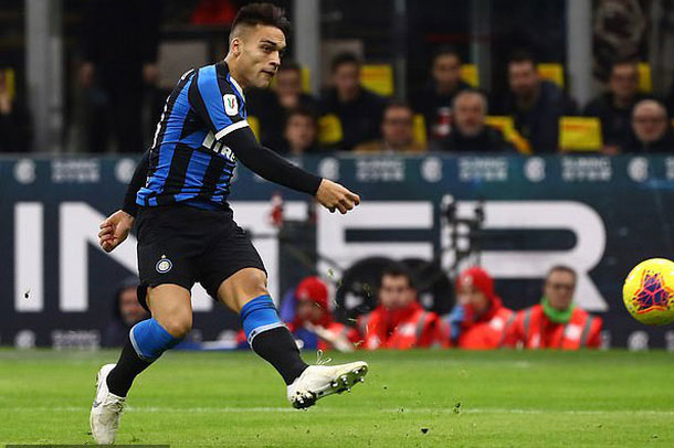 Barcelona gặp thử thách lớn trong thương vụ "truyền nhân của Luis Suarez"