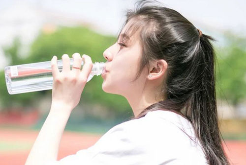 7 thời điểm tốt nhất trong ngày cần phải uống nước để đẩy lùi được nhiều bệnh nguy hiểm như đột quỵ, táo bón, suy tim