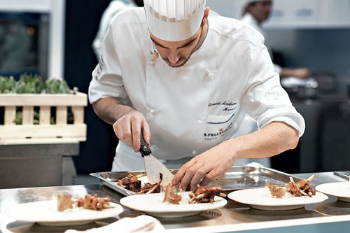 Hà Nội: "Phát sốt" vì dịch vụ "lạ" chưa từng thấy của khách sạn siêu sang