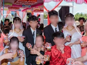 Xem lại bộ ảnh cưới, thợ ảnh không khỏi giật mình vì nhân vật lạ thập thò phía sau lưng cô dâu chú rể