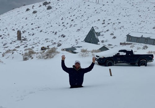 Cách ly bất đắc dĩ ở “thị trấn ma” tuyết phủ