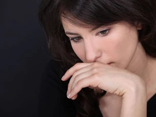 Đón bố chồng lên ở chung mà chỉ sau 3 tháng, vợ chồng tôi đã cãi nhau gay gắt vì ông giành làm hết việc trong nhà