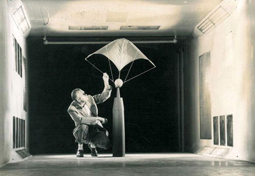 Nhà phát minh dù lượn vũ trụ của NASA