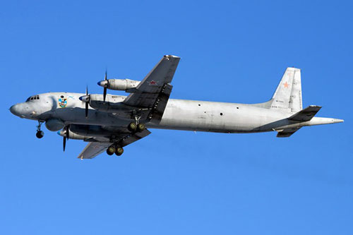 Máy bay săn ngầm của Nga bị "chim ăn thịt" F-22 Mỹ chặn gần Alaska