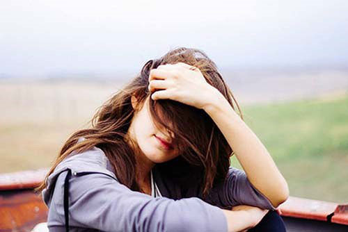 Dù không yêu, nhưng bạn gái vẫn liên tục “thả thính“