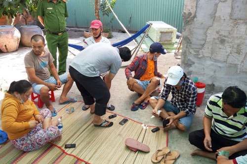 Bến Tre: Tụ tập ở khu nhà mồ đánh bạc trong thời dịch Covid-19