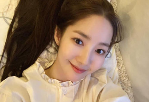 'Thư ký Kim' Park Min Young với style đơn giản vẫn ghi điểm tuyệt đối