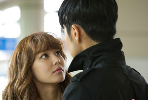 'Chết lặng' khi phát hiện chồng cặp bồ với trai trẻ