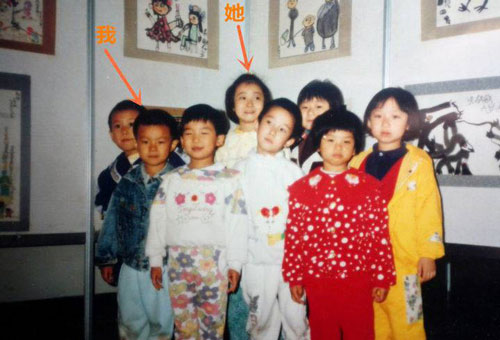 Lật cuốn album ảnh để trên bàn nhà bạn trai, cô gái bất ngờ phát hiện bí mật từ 20 năm trước