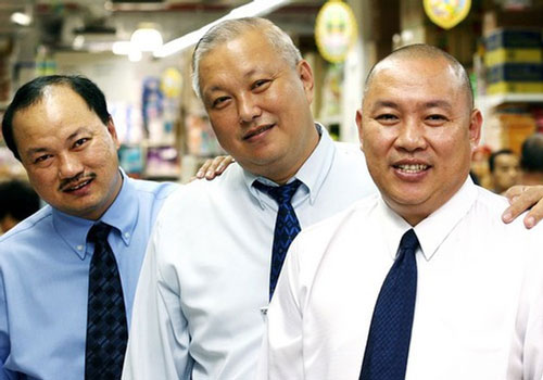 Từ 3 cậu bé ở trại nuôi lợn trở thành tỷ phú Singapore thời dịch Covid-19