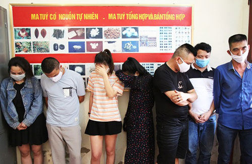 Nghệ An: Nghỉ việc vì Covid-19, nữ tiếp viên cùng bạn thuê khách sạn sử dụng ma túy