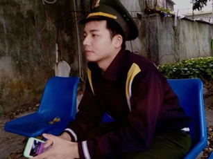 “Soái ca công an chốt kiểm dịch” vừa điển trai lại hát hay