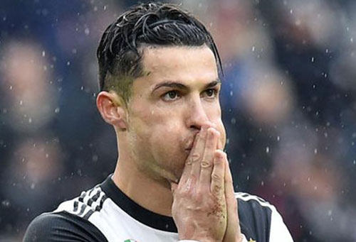 Ronaldo lo sốt vó khi xuất hiện ổ dịch Covid-19 ngay gần nơi cách ly