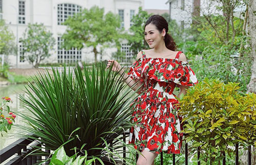 Vườn nhà muôn hoa đua nở của á hậu Tú Anh