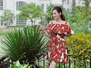 Vườn nhà muôn hoa đua nở của á hậu Tú Anh
