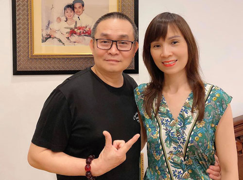 Bất ngờ trước dung mạo bà xã kín tiếng của danh hài Xuân Hinh