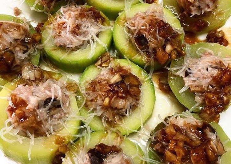 Bữa cơm nhà sẽ trở nên ngọt thanh, lạ miệng hơn với món bí nhồi thịt