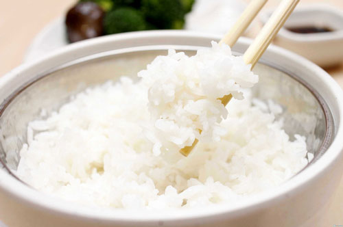 Bỏ đá lạnh vào nồi cơm trước khi nấu, bạn sẽ thấy điều kỳ diệu xảy ra