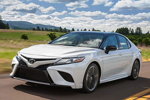 Toyota Camry AWD 2020 có giá hơn 610 triệu khiến Honda Accord, Mazda 6 'lo sốt vó'