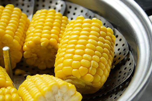 Ăn 1 bắp ngô luộc buổi sáng, cơ thể nhận về vô vàn lợi ích đáng quý