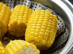 Ăn 1 bắp ngô luộc buổi sáng, cơ thể nhận về vô vàn lợi ích đáng quý