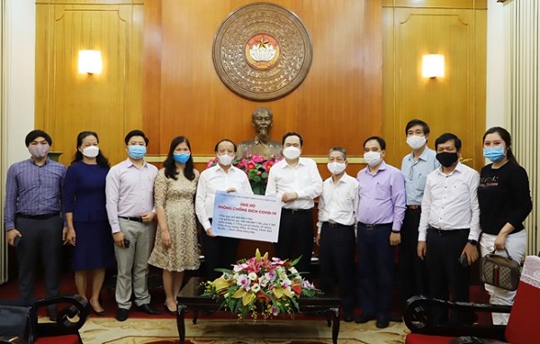 VINASME ủng hộ tiền và vật phẩm trị giá 470 triệu đồng cho tuyến đầu chống dịch Covid-19 