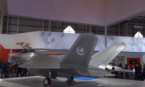 Tiêm kích tàng hình J-31 của Trung Quốc với màu sơn mới. Ảnh: Sina.