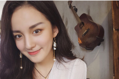 Ngắm nhìn nhan sắc cô gái Trung Quốc được ví đẹp như nữ thần