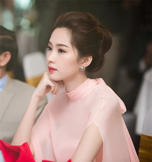 8 sao Việt sở hữu góc mặt nghiêng đẹp "quên sầu" cứ muốn ngắm mãi - 2