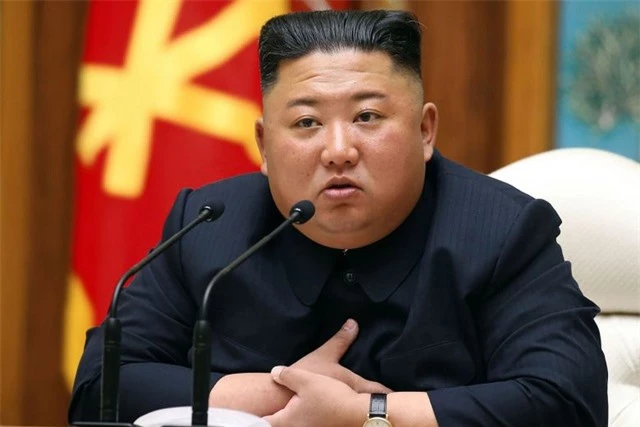 Báo Hàn Quốc: Ông Kim Jong-un phải điều trị tim mạch - 1