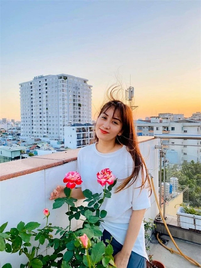 Ngắm khu vườn ngập hoa hồng trên ban công của Khánh Thi- Phan Hiển - 8