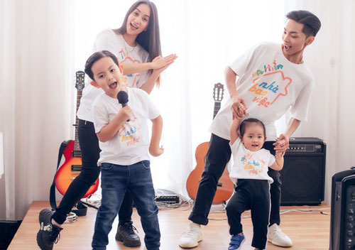 Ngắm khu vườn ngập hoa hồng trên ban công của Khánh Thi - Phan Hiển