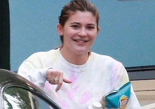 Mặt mộc khó nhận ra của tỷ phú Kylie Jenner