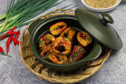 Làm ngay món cá lóc kho tộ vàng ruộm, không tanh, đậm đà, đưa cơm cho cả nhà