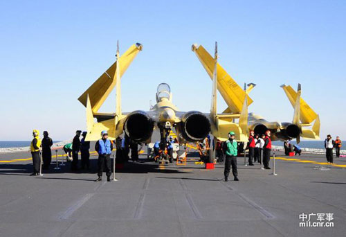 Tiêm kích hạm J-15 trên tàu sân bay Trung Quốc bị coi là "cá mập giấy"