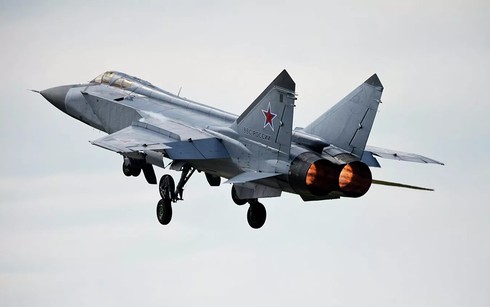 Tiêm kích MiG-31BM hoàn thành diễn tập hủy diệt mục tiêu trên tầng bình lưu