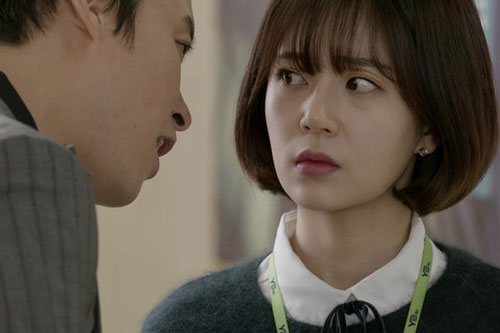 Điện phòng ngủ vừa tắt thì tôi ôm váy tháo chạy, người chồng lý tưởng bỗng trở nên đáng sợ khi phũ phàng đề nghị một điều