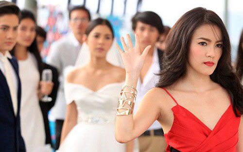 Pha "trả thù" ngọt ngào khiến chồng cũ và cô bạn thân "chết lặng" ngay trong lễ thành hôn