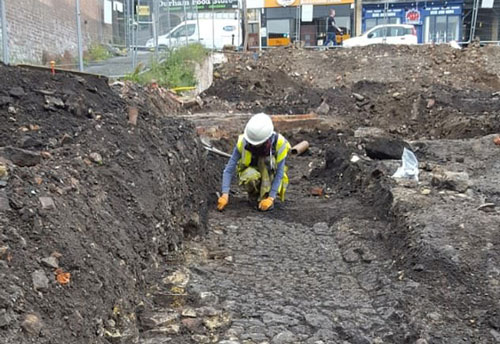 Rùng mình hài cốt "đồ sắt" 2.000 năm dưới ký túc xá