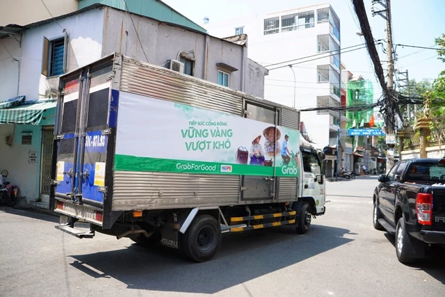 Người dùng Grab có thể chung tay cùng chương trình mang đến thêm nhiều suất ăn hơn nữa cho những người có hoàn cảnh khó khăn bằng cách đổi điểm thưởng GrabRewards. 