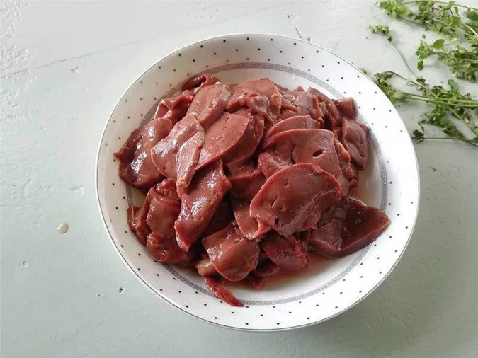 Khi ướp gan lợn đừng cho muối, hãy dùng gia vị này đảm bảo món xào ngon mềm không khô - 1