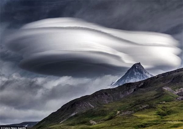 Mây khổng lồ hình đĩa bay tại Nga ám chỉ 'Ngày tận thế'?  - ảnh 4