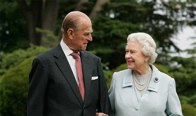 Nữ hoàng hiện cách ly cùng Hoàng thân Philip ở Lâu đài Windsor. Ảnh: UK Press.