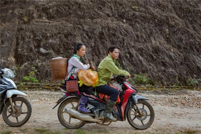 Theo chân phóng viên báo Tây thu hoạch thảo quả tại vườn quốc gia Hoàng Liên - 4