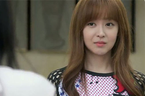 Cả nhà biết thừa em chồng lấy tiền của chị dâu nhưng vẫn khuyên "bỏ qua đi, người một nhà", tôi cứng rắn "phản đòn" khiến họ sượng sùng