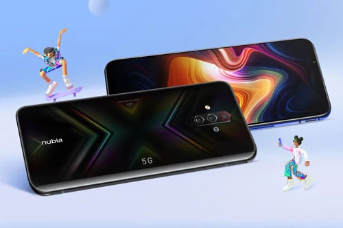 ZTE Nubia Play 5G có 3 màu đen, xanh và trắng, lên kệ tại Trung Quốc vào ngày 24/4. Giá bán của phiên bản RAM 6 GB/ROM 128 GB là 2.399 Nhân dân tệ (tương đương 7,95 triệu đồng). Phiên bản RAM 8 GB/ROM 128 GB có giá 2.699 Nhân dân tệ (8,94 triệu đồng). Nếu muốn mua phiên bản RAM 8 GB/ROM 256 GB, khách hàng phải chi 2.999 Nhân dân tệ (9,93 triệu đồng).